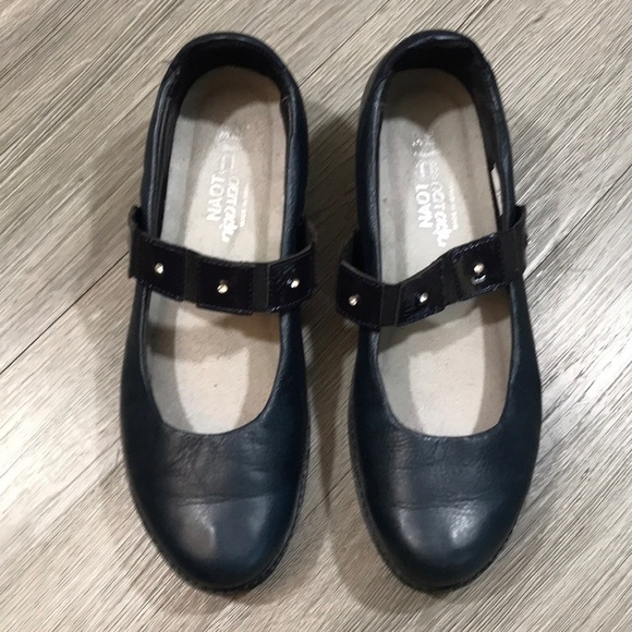 Naot Honesty Ink Navy Blue Leather Mary Jane Loafers size 37 USA 6-6.5